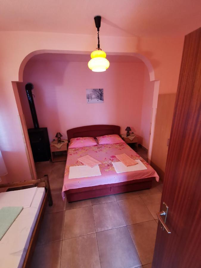 Apartmani Mate Vrban Karlobag Extérieur photo