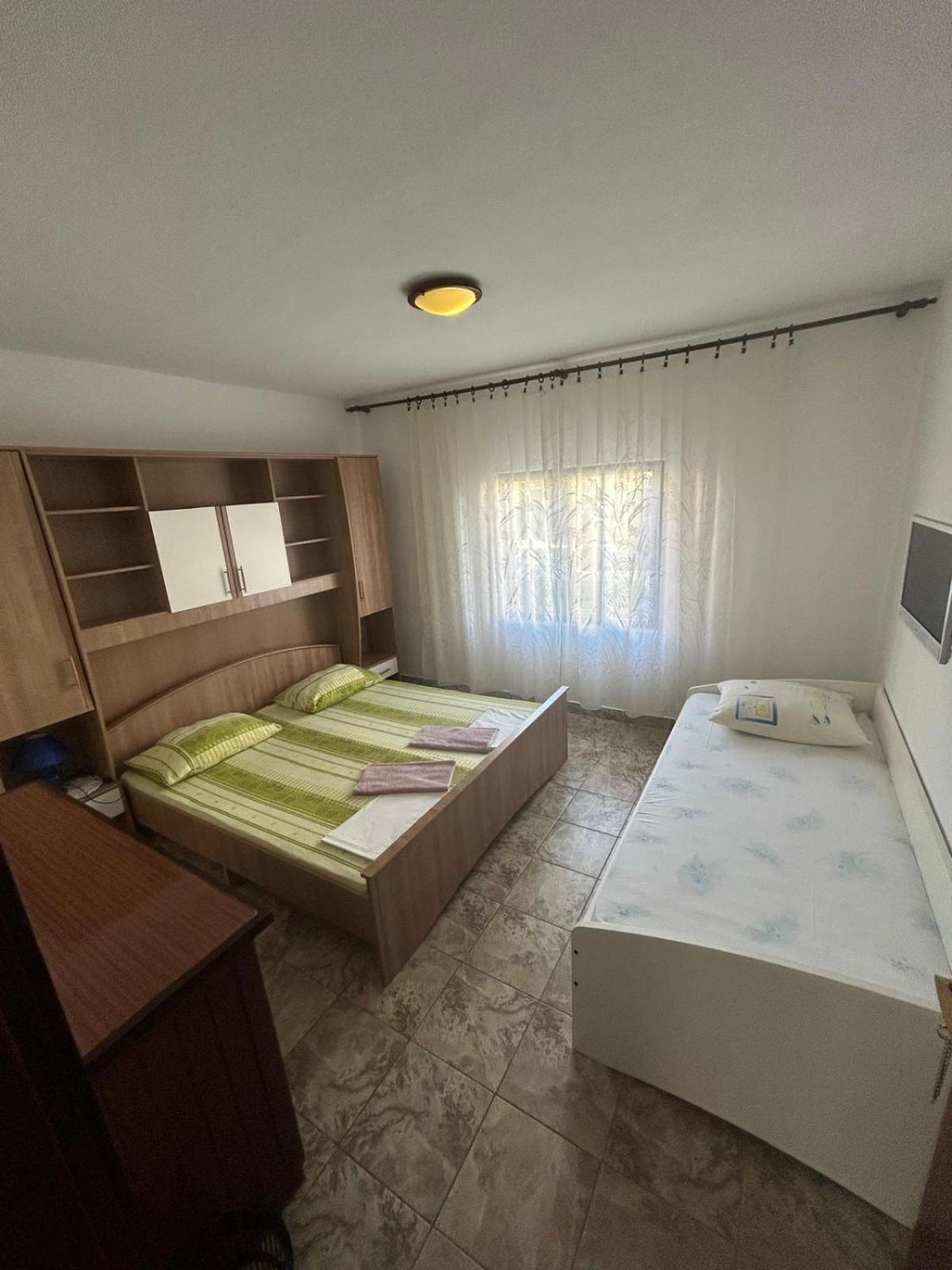 Apartmani Mate Vrban Karlobag Extérieur photo